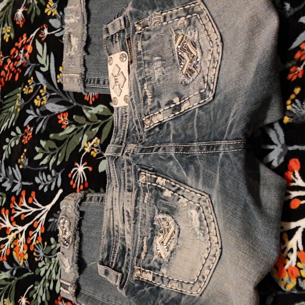 Miss Me signature crop denim